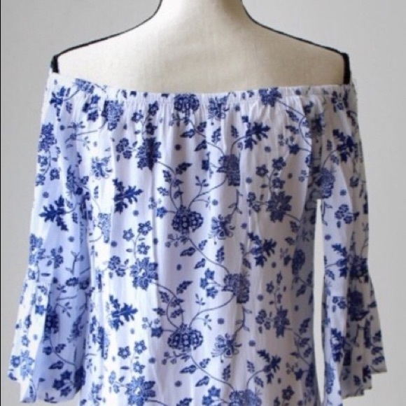 ❌❌ SOLD: Floral Cold Shoulder Blouse - Picture 6 of 6